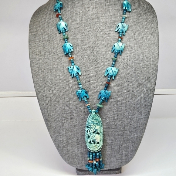VINTAGE Carved Elephant Beaded Turquoise Large Pendant Fetish Necklace - Picture 1 of 10